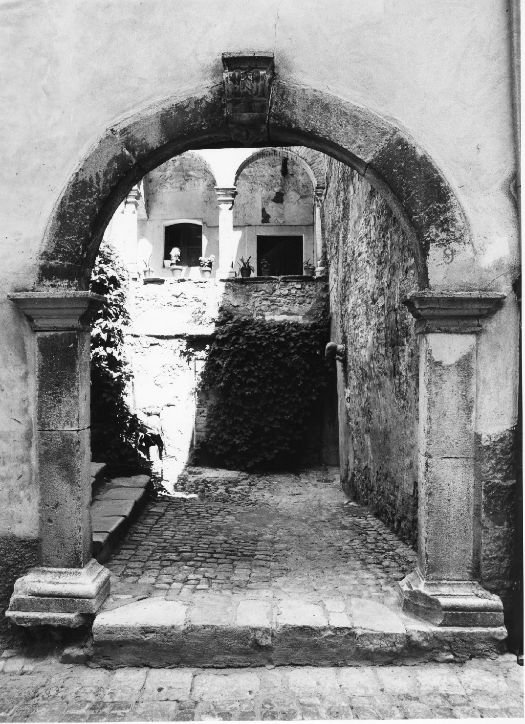 portale - ad arco - bottega molisana (sec. XVIII)