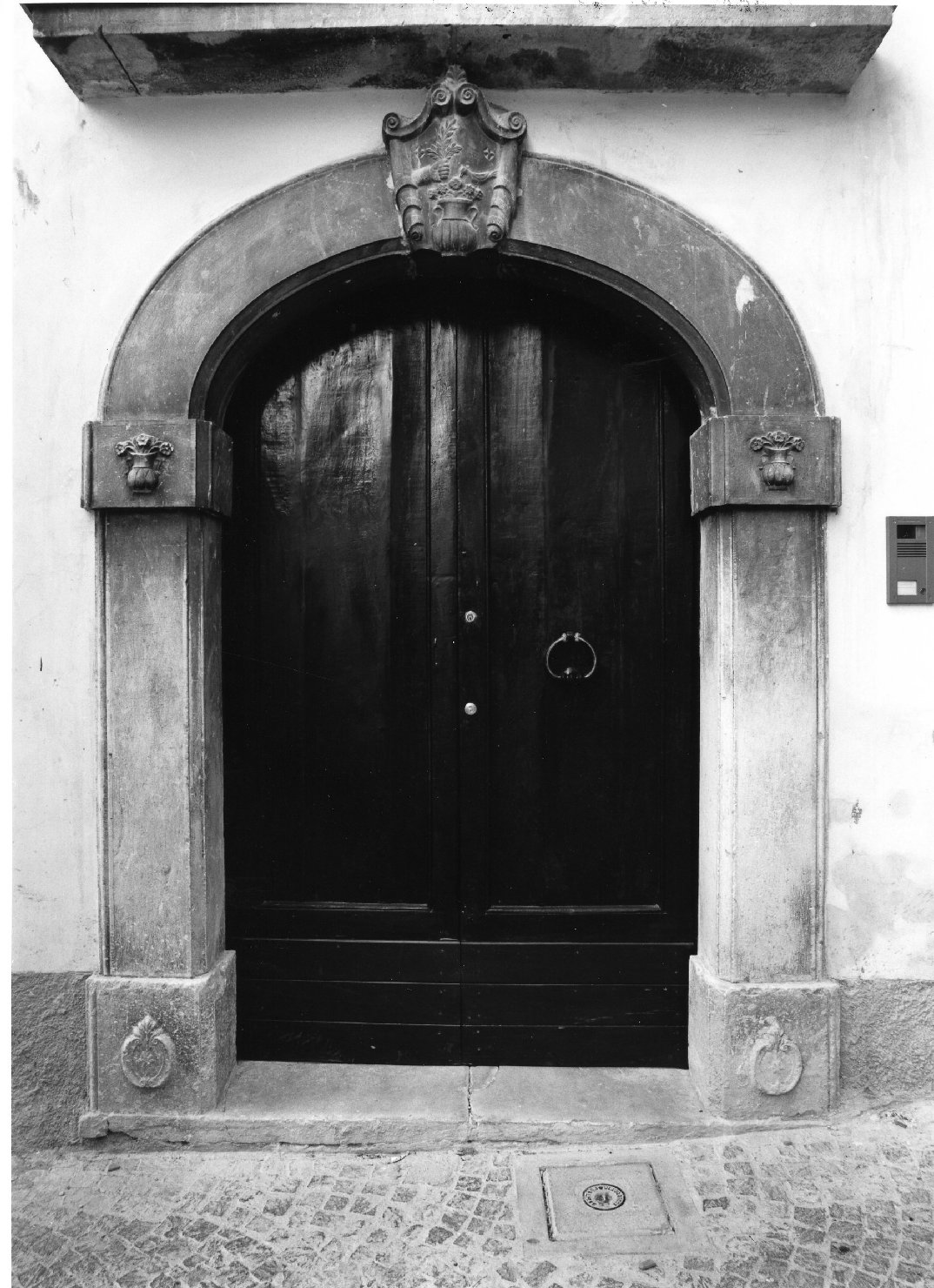 portale - ad arco - bottega Italia meridionale (sec. XIX)