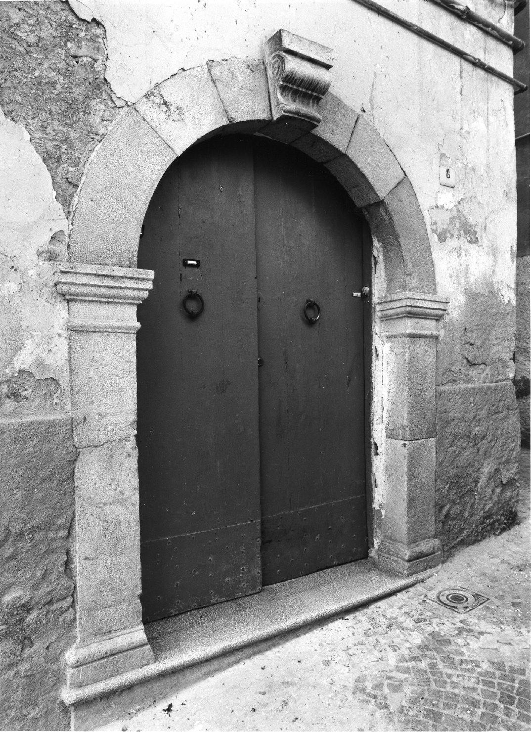 portale - ad arco, elemento d'insieme - bottega molisana (sec. XVIII)