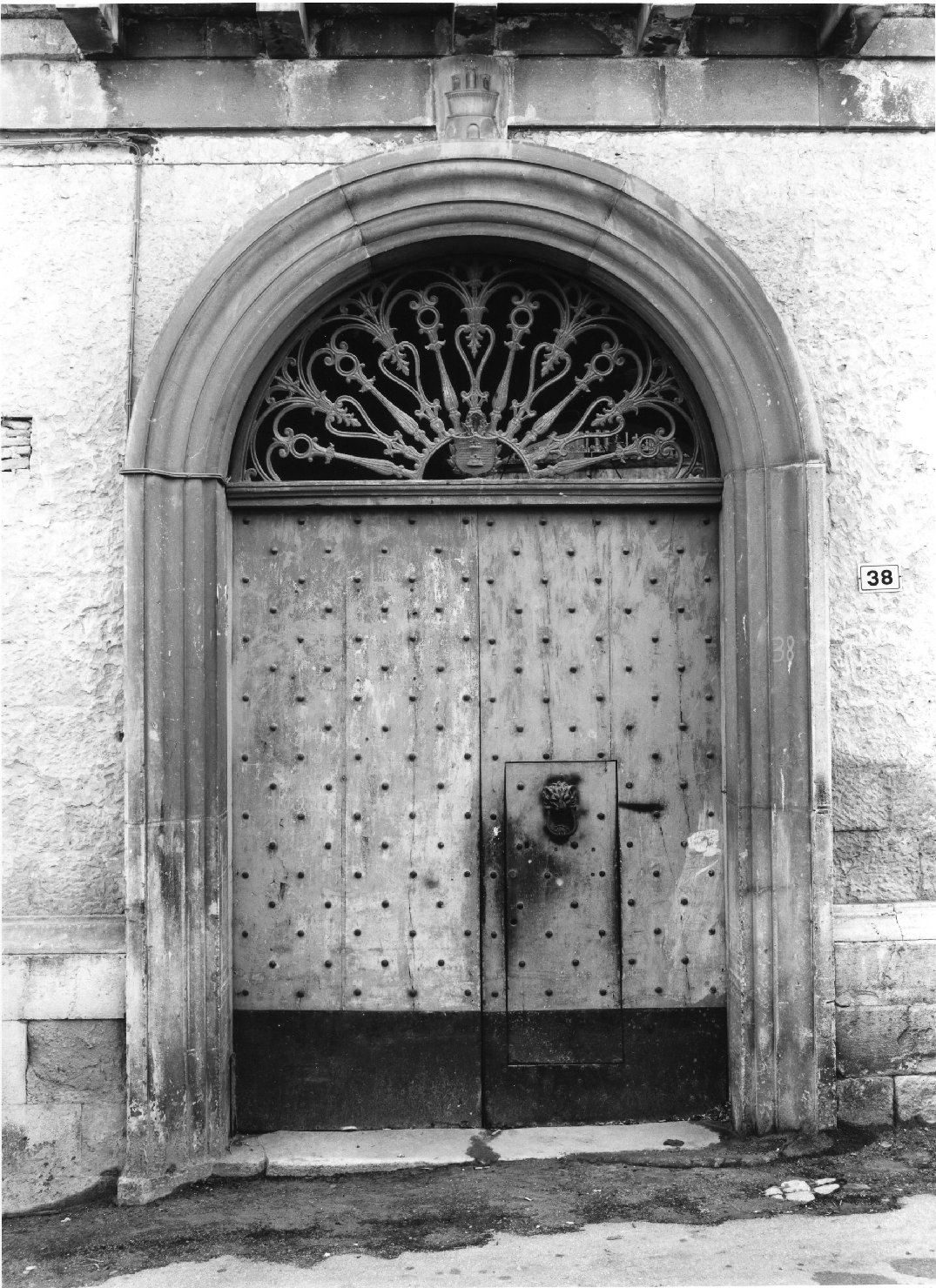 portale - ad arco, elemento d'insieme - bottega molisana (secc. XIX/ XX)