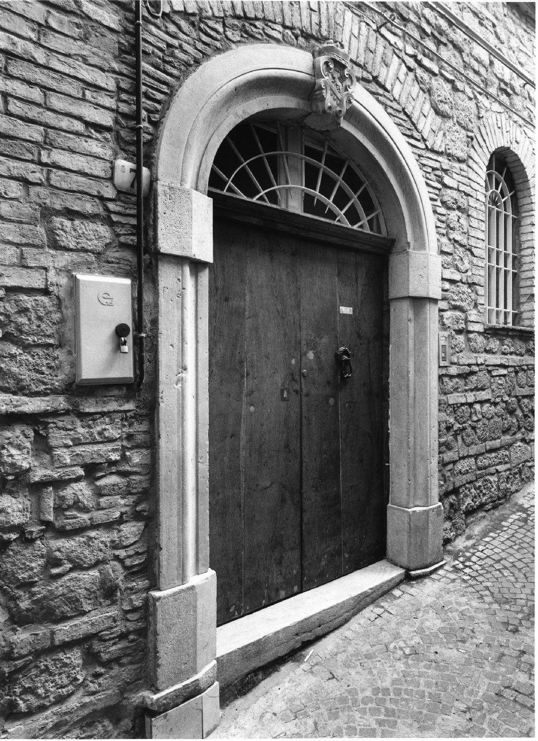 portale - ad arco, elemento d'insieme - bottega molisana (sec. XIX)