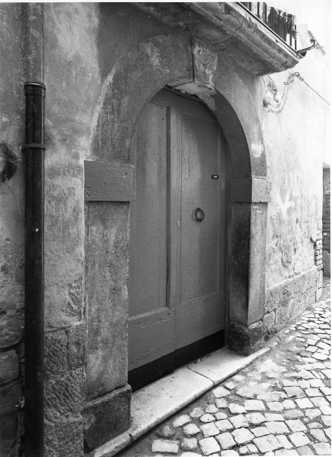 portale - ad arco, elemento d'insieme - bottega molisana (sec. XIX)