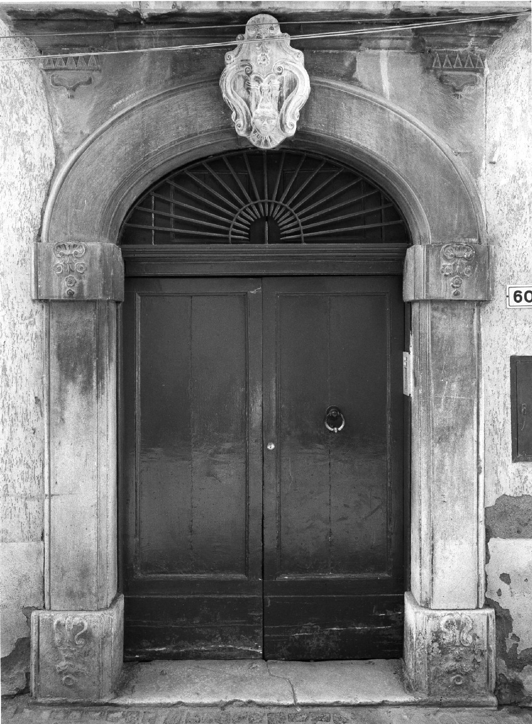 portale - ad arco, elemento d'insieme - bottega molisana (sec. XVIII)