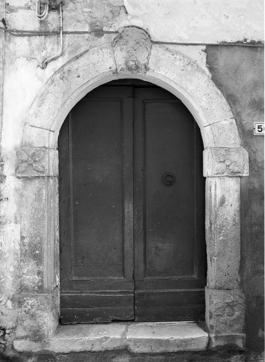 portale - ad arco, elemento d'insieme - bottega molisana (secc. XVIII/ XIX)