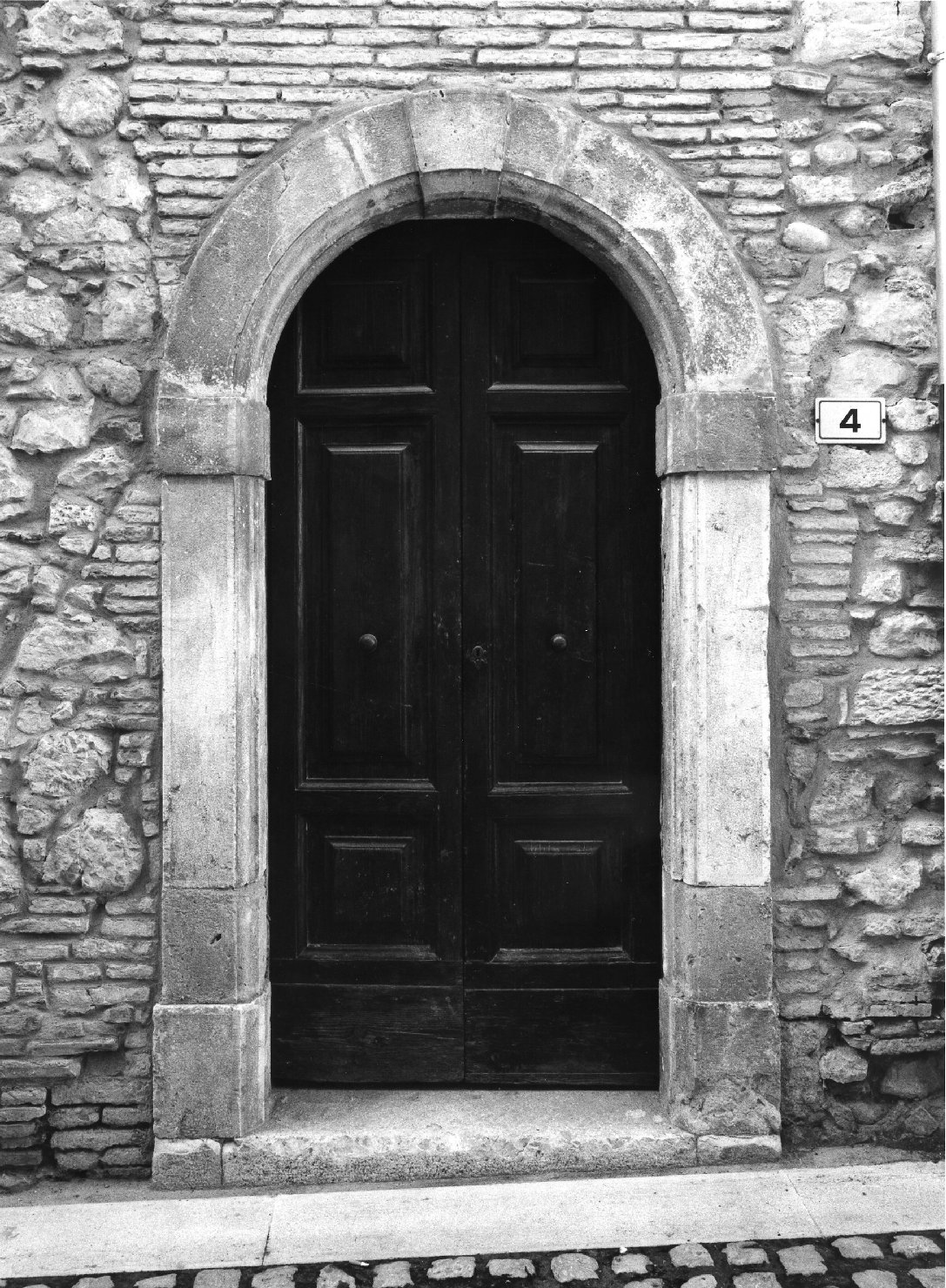 portale - ad arco, elemento d'insieme - bottega molisana (sec. XIX)