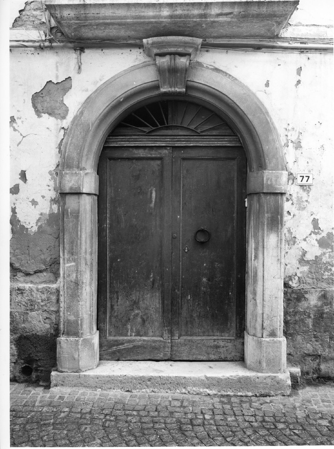 portale - ad arco, elemento d'insieme - bottega molisana (secc. XIX/ XX)