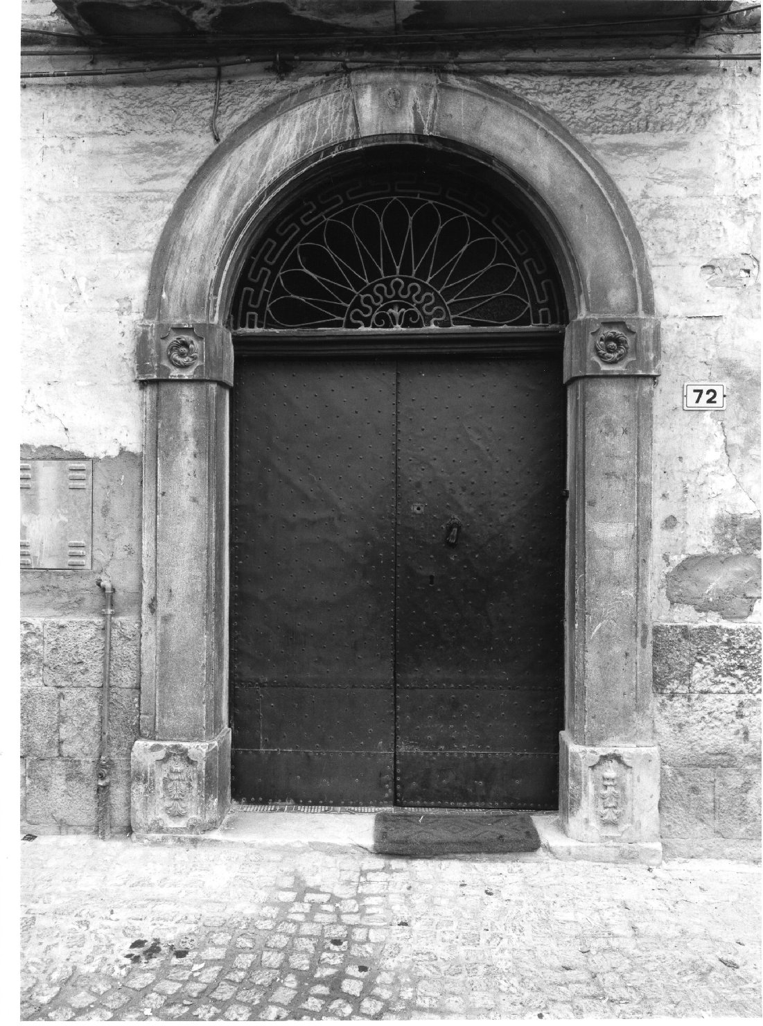 portale - ad arco, elemento d'insieme - bottega molisana (secc. XVIII/ XIX)