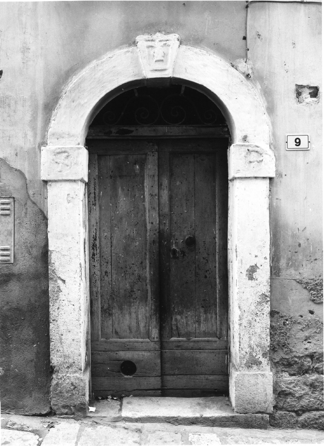 portale - ad arco, elemento d'insieme - bottega molisana (sec. XVIII)