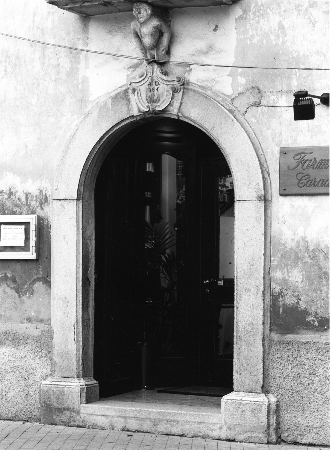 portale - ad arco, elemento d'insieme - ambito molisano (sec. XVIII)