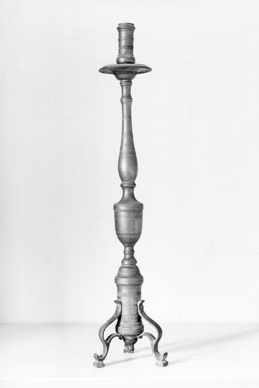 candelabro, serie - bottega Italia meridionale (fine/inizio secc. XIX/ XX)