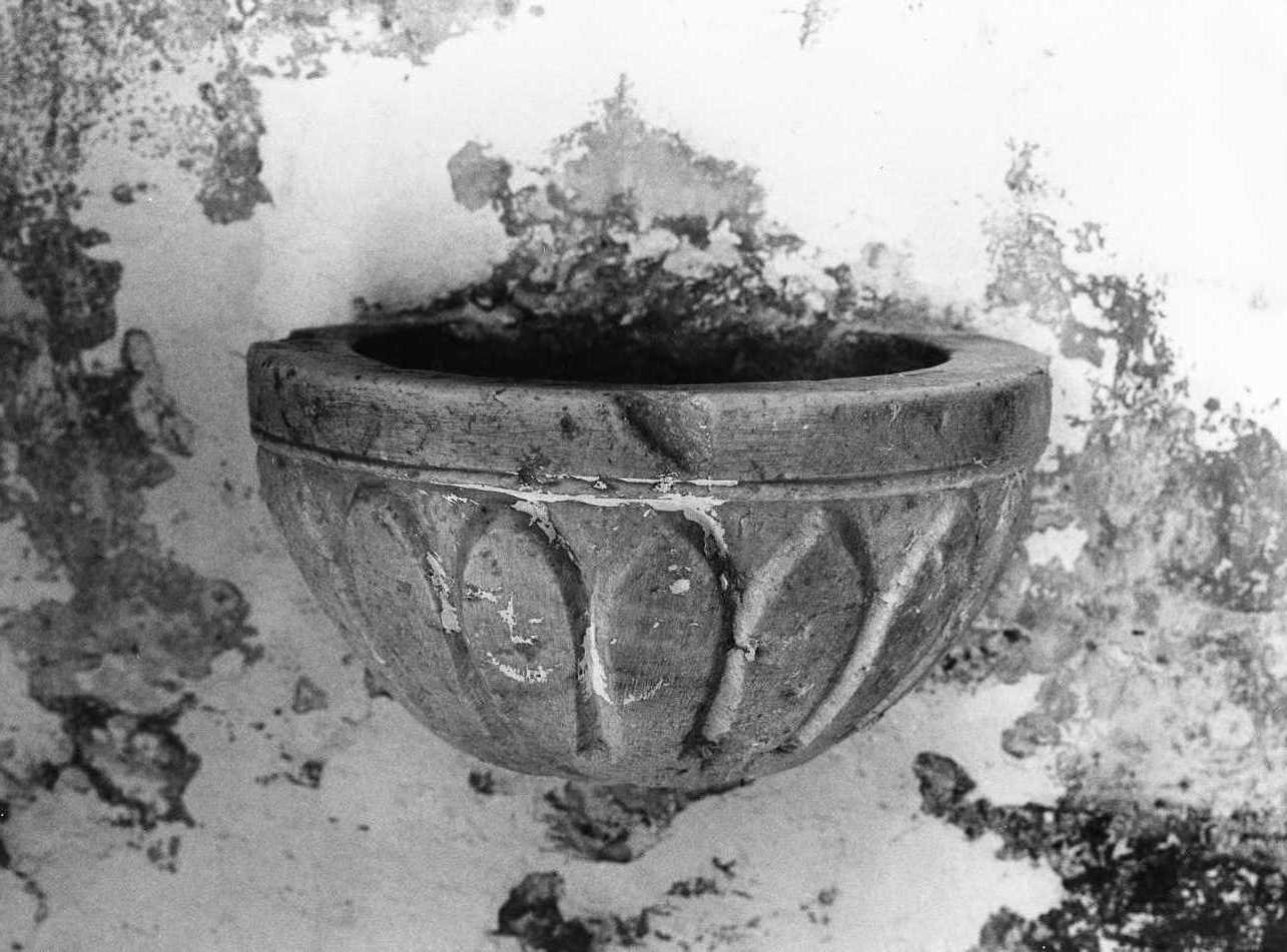 acquasantiera da parete - bottega molisana (primo quarto sec. XVIII)