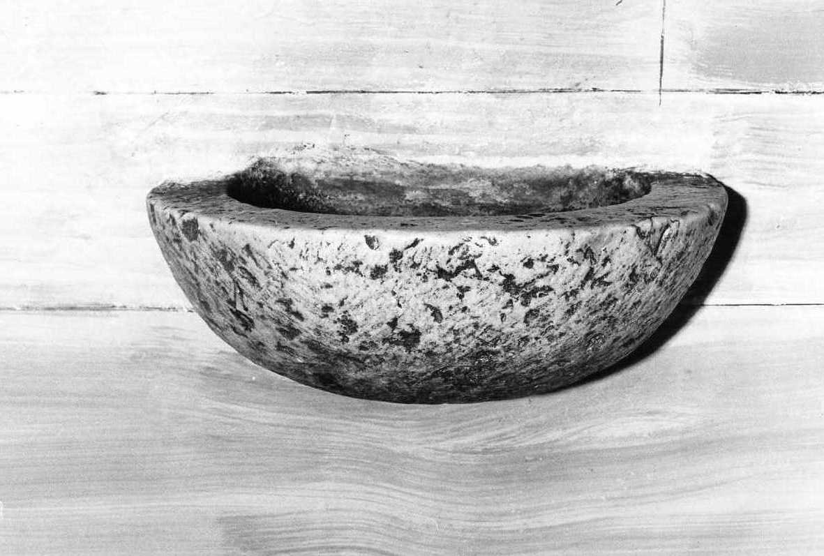 acquasantiera da parete - bottega molisana (sec. XVIII)