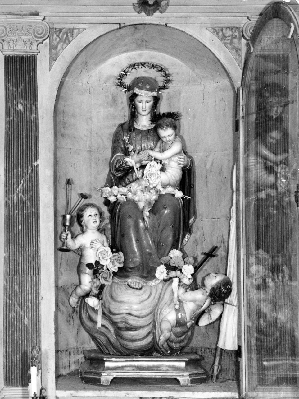 Madonna con Bambino e angeli (statua, opera isolata) - ambito napoletano (sec. XIX)