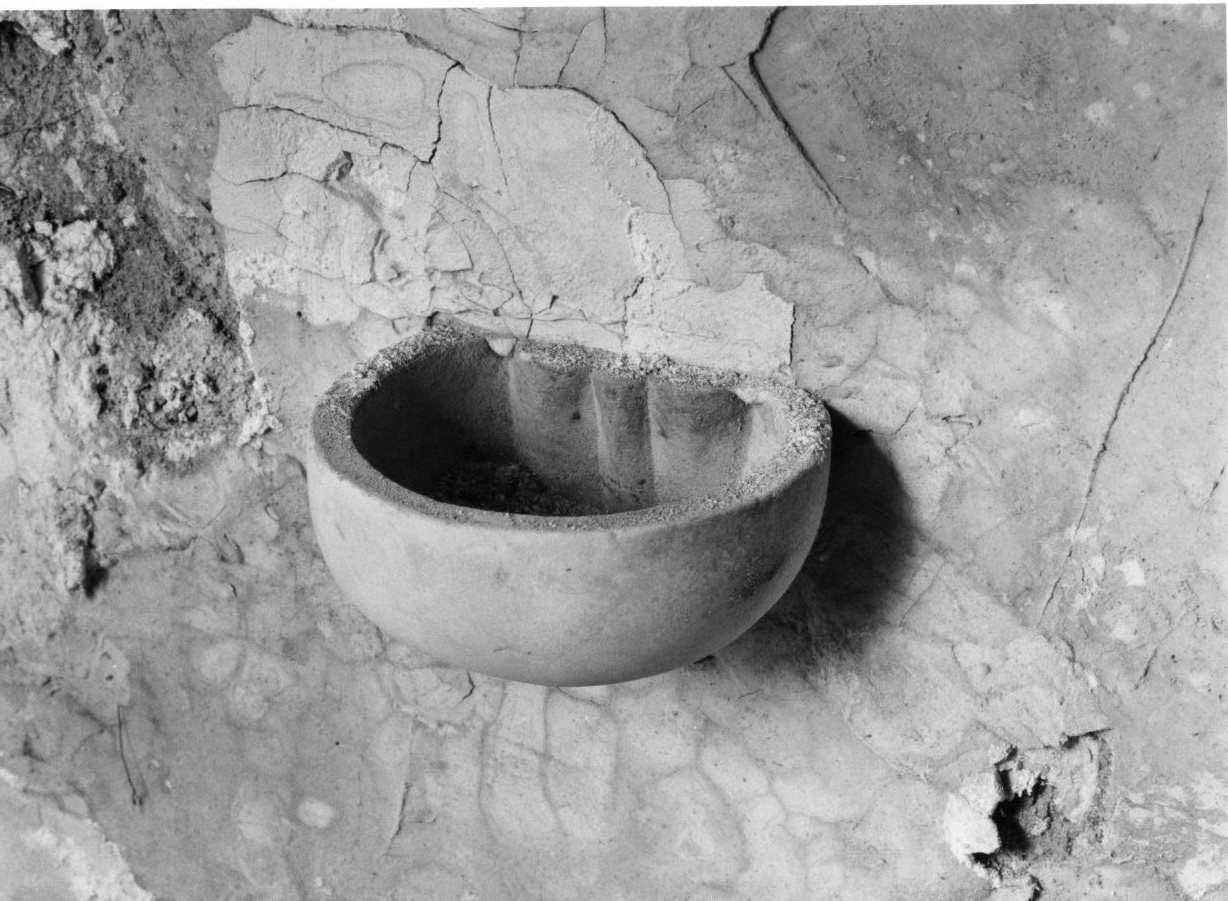 acquasantiera da parete - bottega molisana (secc. XVIII/ XIX)