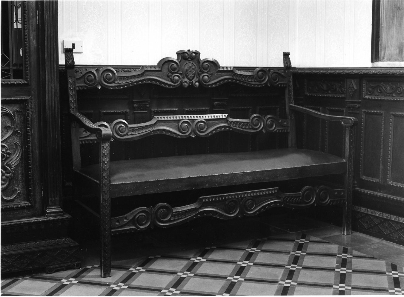 divanetto, opera isolata - bottega Italia meridionale (prima metà sec. XX)