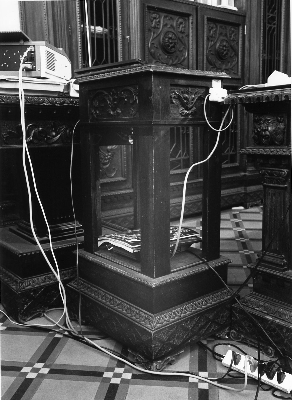 tavolino, opera isolata - bottega Italia meridionale (prima metà sec. XX)