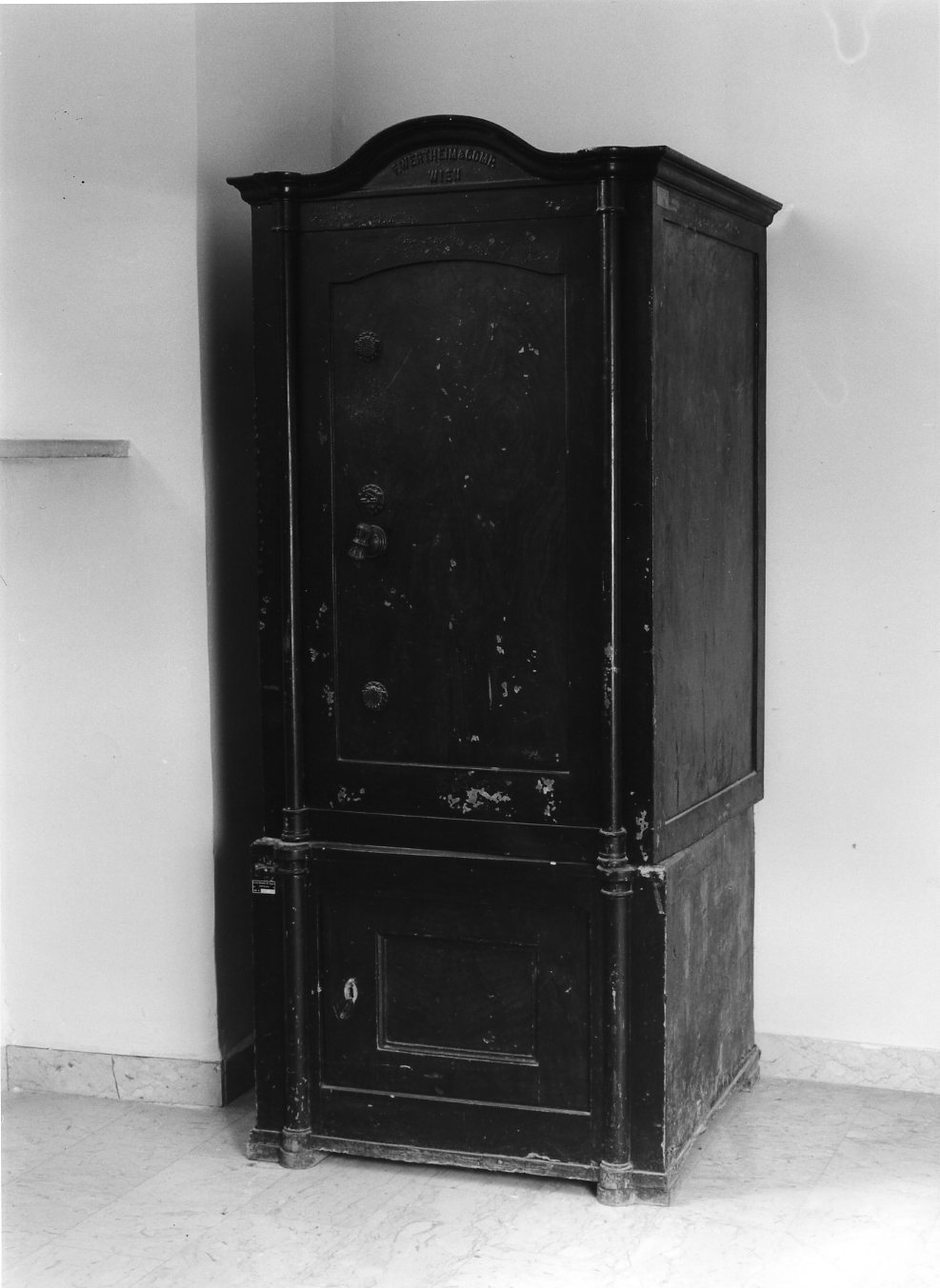 cassaforte, opera isolata - bottega viennese (prima metà sec. XX)