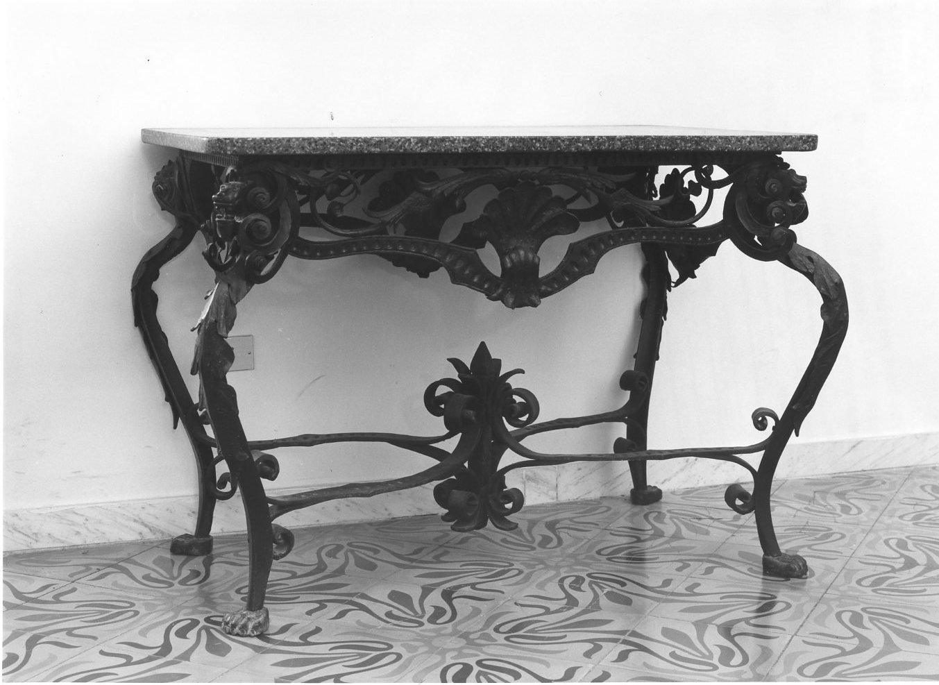 console, opera isolata - bottega molisana (prima metà sec. XX)