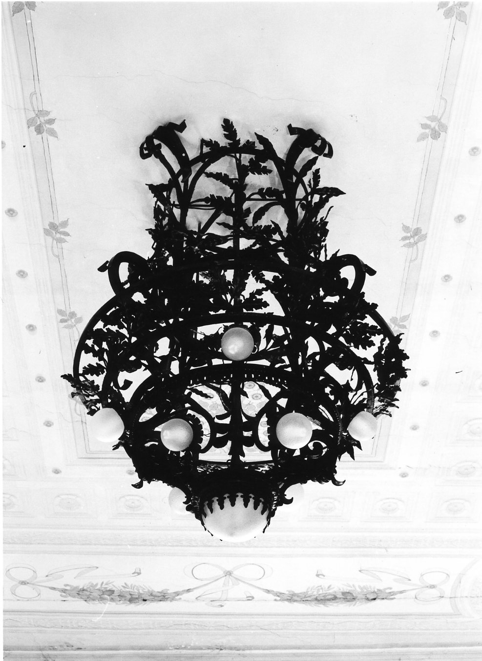 lampadario, opera isolata - bottega molisana (prima metà sec. XX)