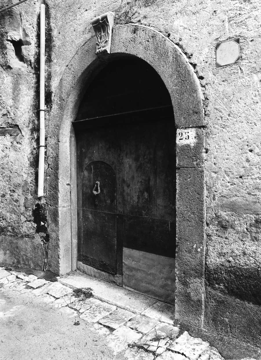 portale - ad arco - bottega Italia meridionale (sec. XVIII)