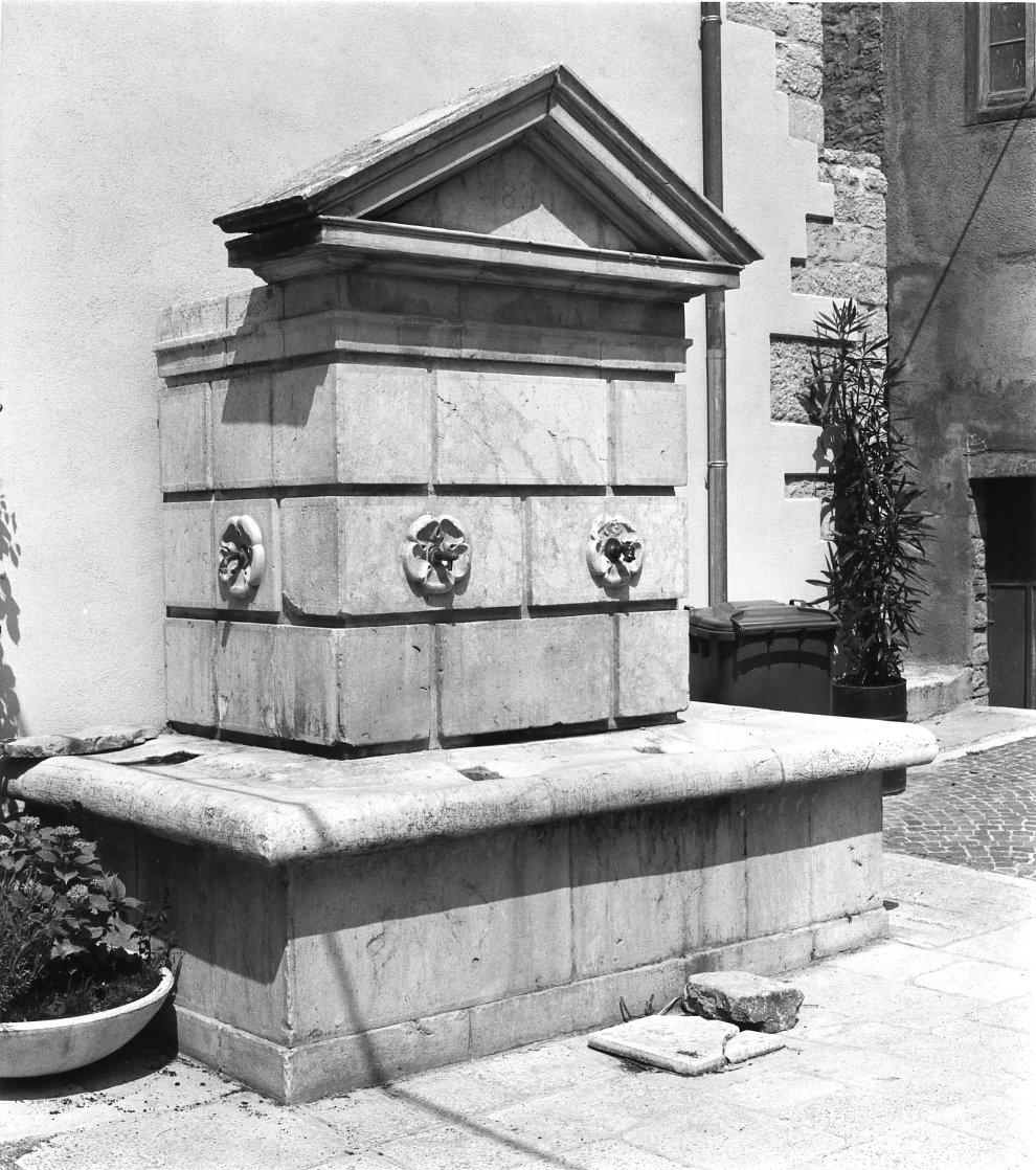 fontana - a muro, opera isolata - bottega molisana (sec. XIX)