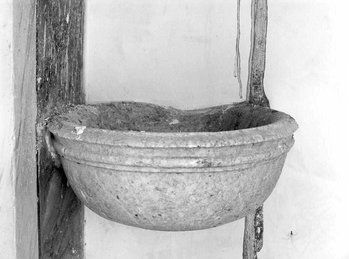 acquasantiera da parete, opera isolata - bottega molisana (sec. XIX)