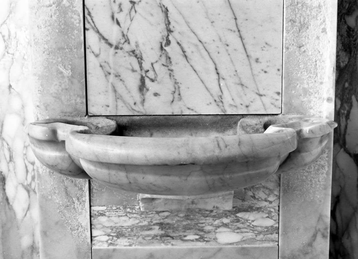 acquasantiera da parete, serie - bottega molisana (sec. XIX)