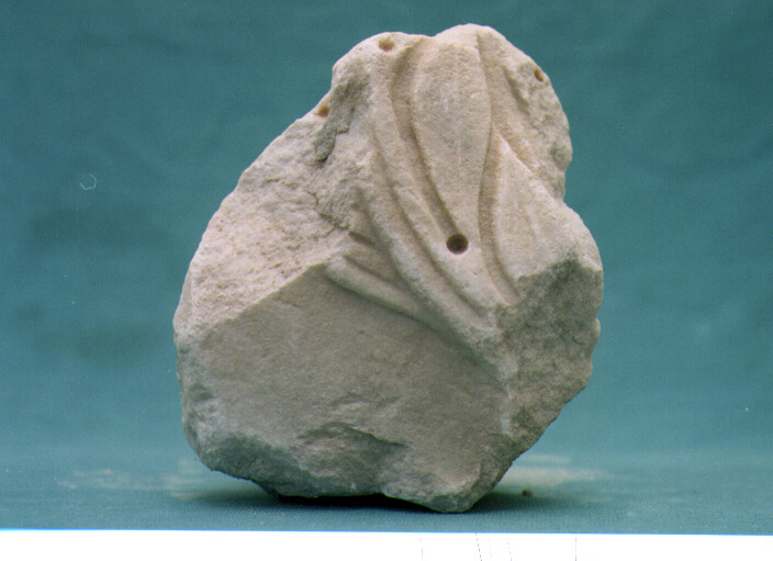 capitello, frammento - bottega Italia meridionale (fine/inizio secc. XI/ XII)