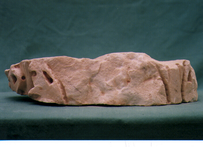 capitello, frammento - bottega Italia meridionale (fine/inizio secc. XI/ XII)