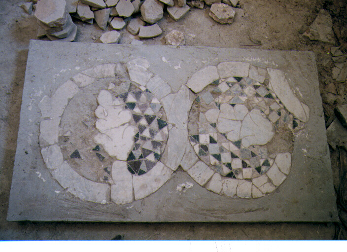 pavimento, frammento - bottega cosmatesca (sec. XII)
