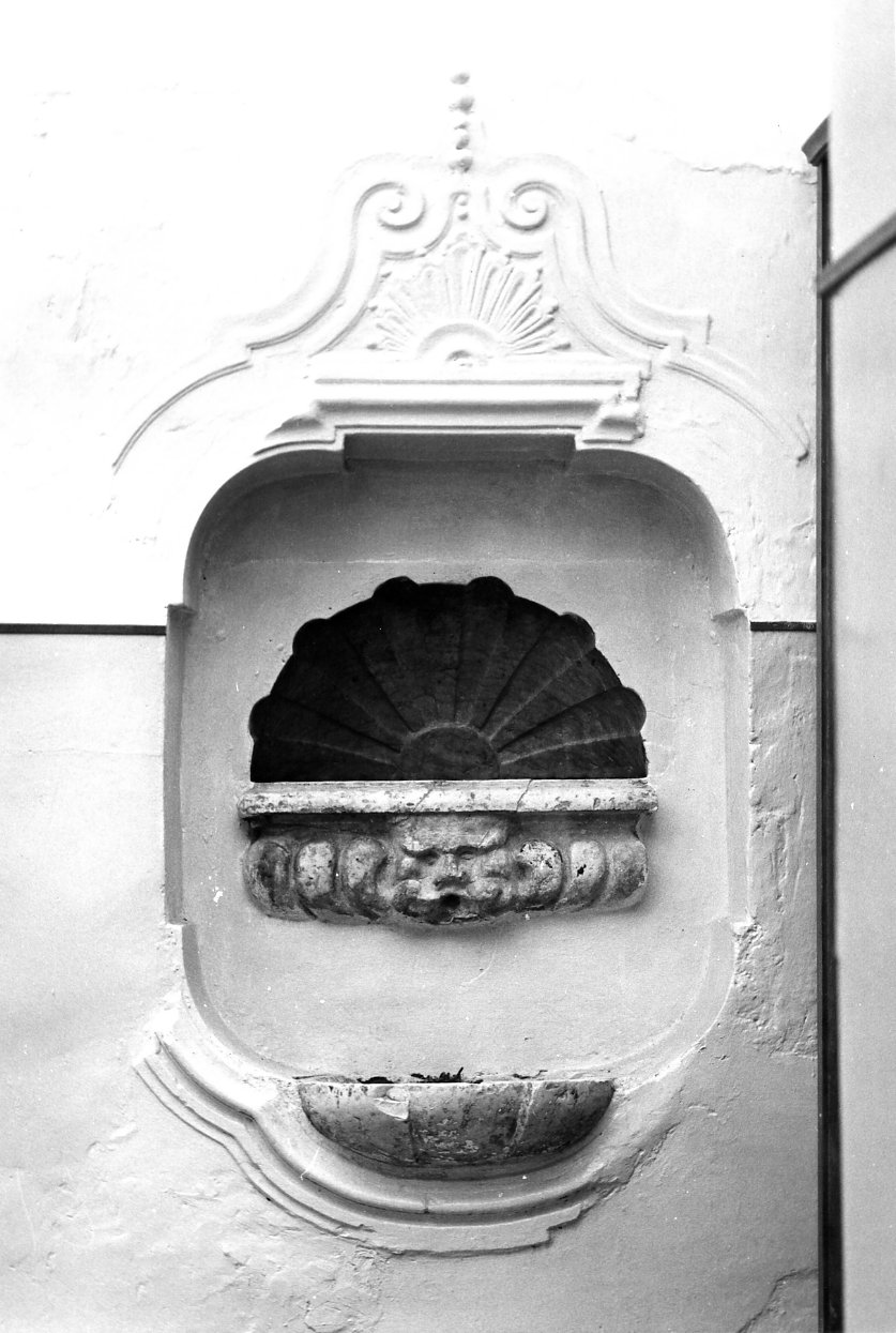 lavabo da sacrestia, opera isolata - bottega molisana (sec. XVIII)