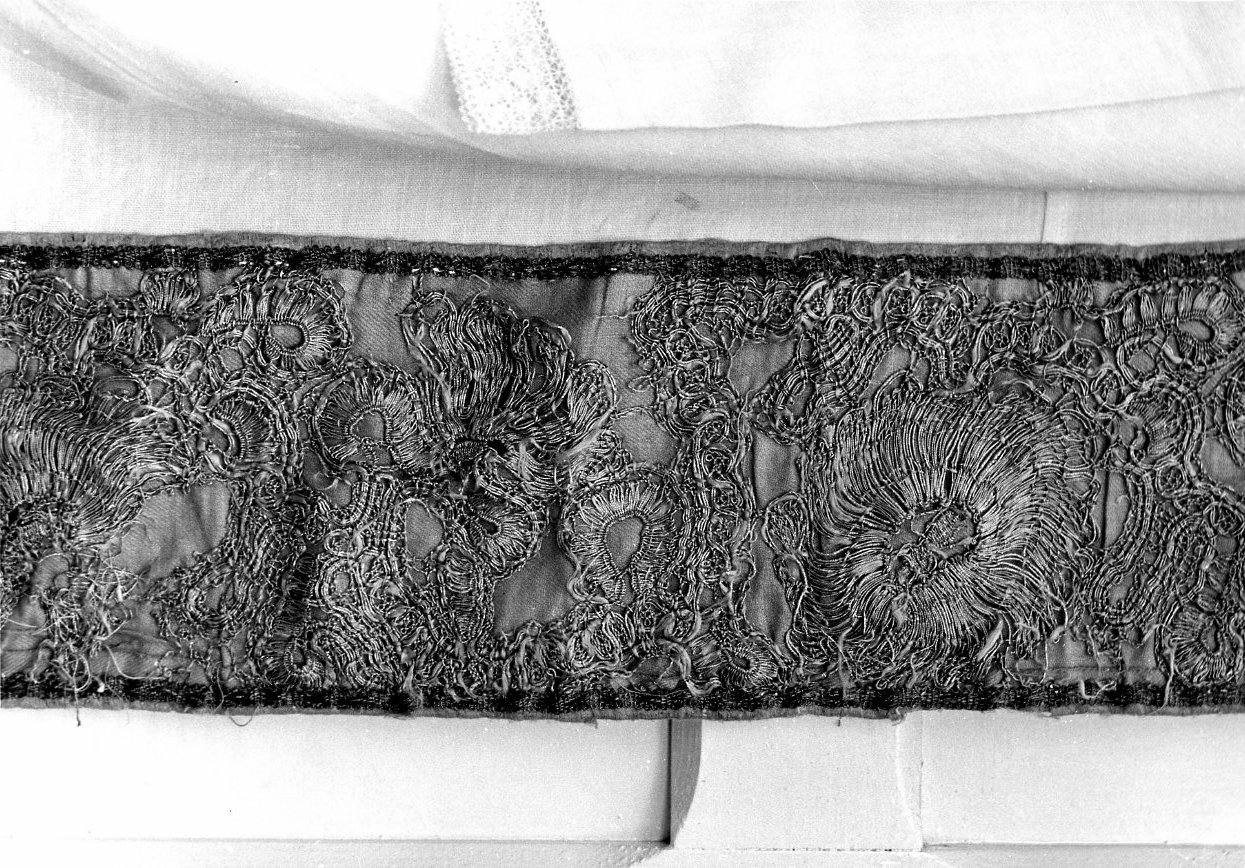 camice, opera isolata - manifattura Italia meridionale (sec. XVIII, sec. XX)