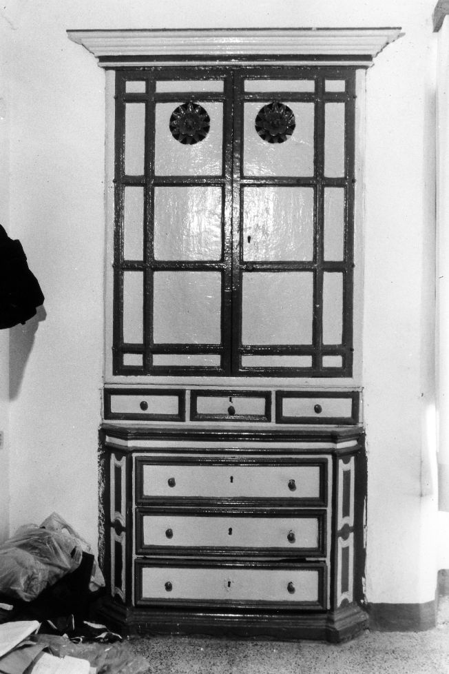 armadio - a muro - ambito salentino (prima metà sec. XVIII)