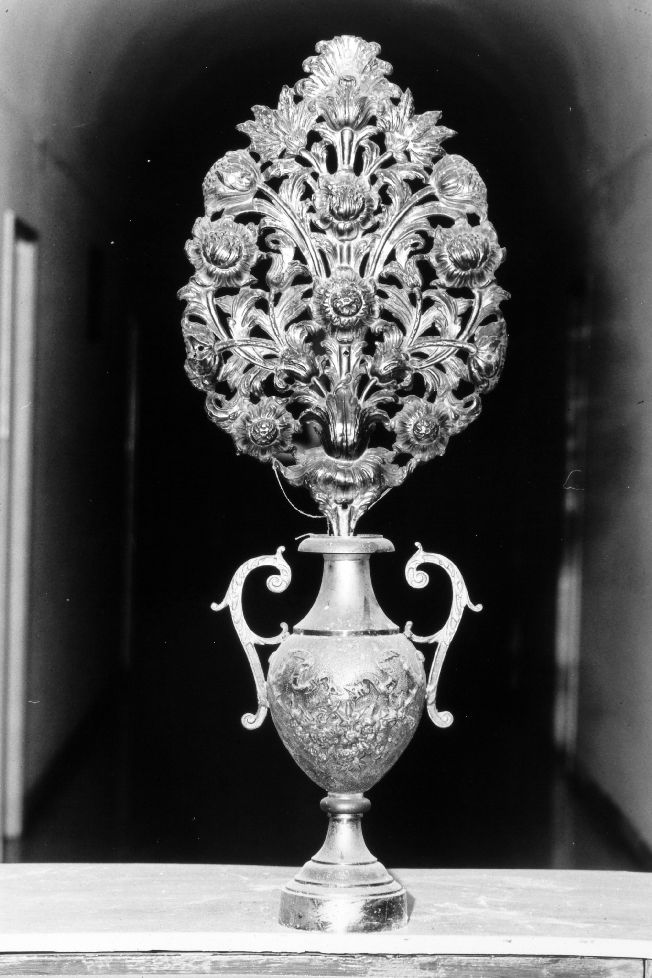 vaso d'altare con composizione floreale, coppia - ambito italiano (seconda metà sec. XVIII)