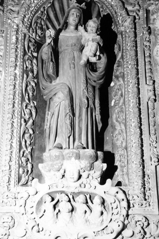 Madonna con personaggi che implorano il suo aiuto (statua) di Boffelli Placido (sec. XVII)