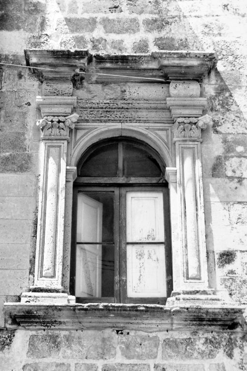 mostra di finestra, coppia - ambito salentino (seconda metà sec. XVI)