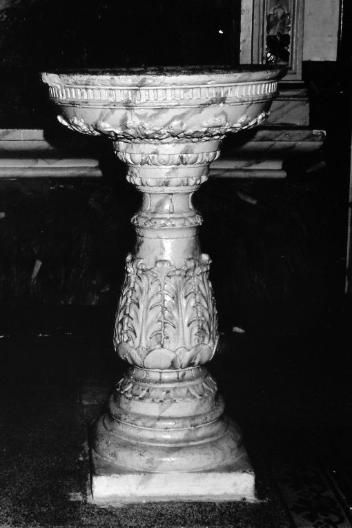 acquasantiera - a fusto - ambito salentino (sec. XVII)