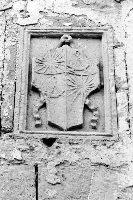 stemma gentilizio (rilievo) - ambito salentino (sec. XIV)