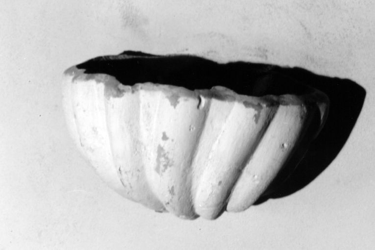 acquasantiera - ambito salentino (seconda metà sec. XVIII)