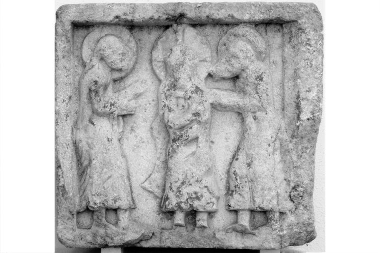 Cristo tra due apostoli (lastra) - ambito dauno (secc. XII/ XIII)