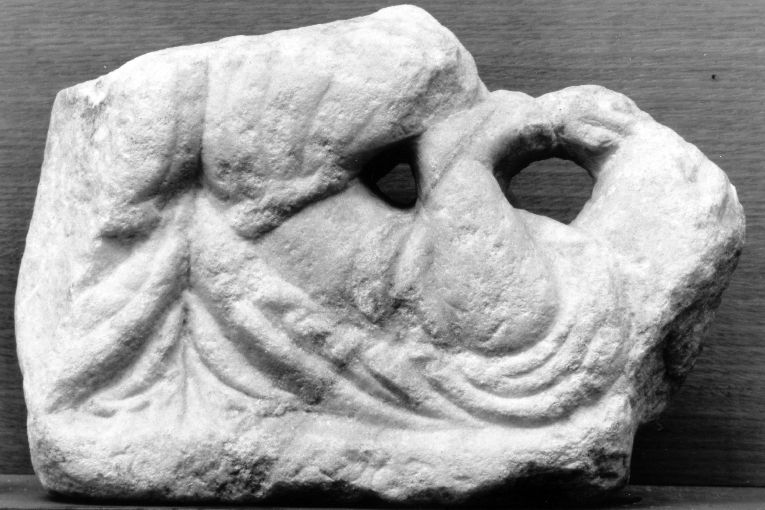 telamone (capitello, frammento) - ambito pugliese (fine/inizio secc. XII/ XIII)