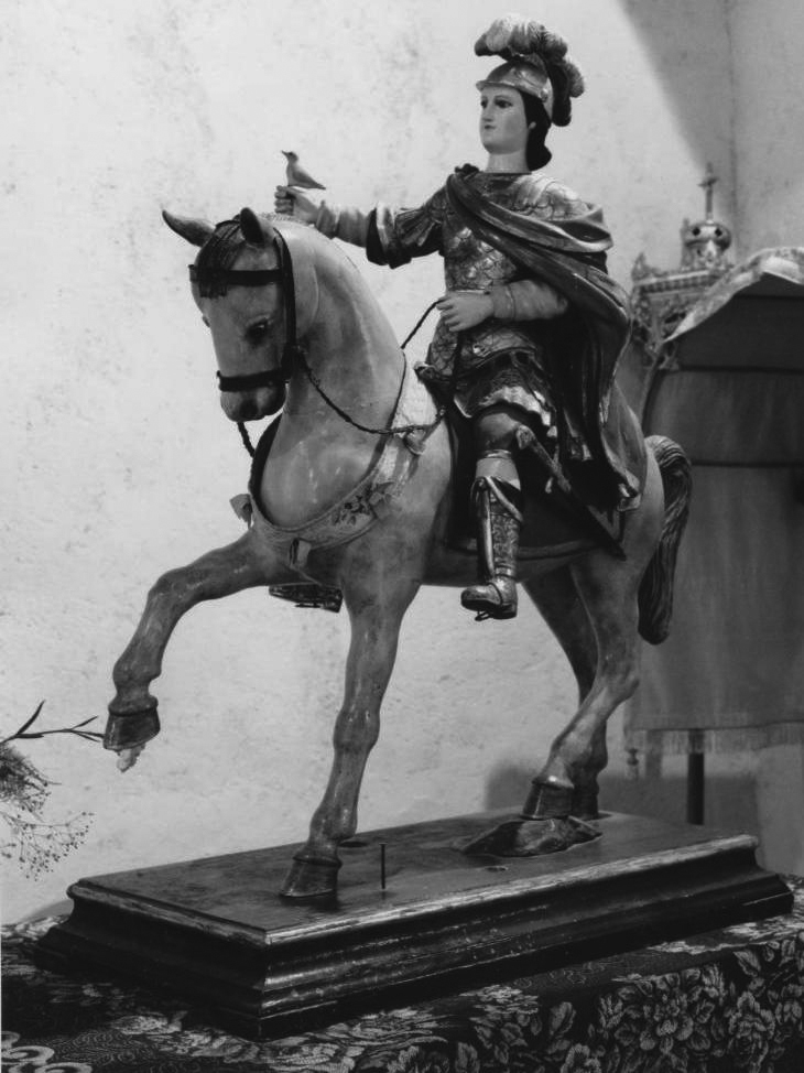 San giuliano a cavallo, san giuliano (statua)