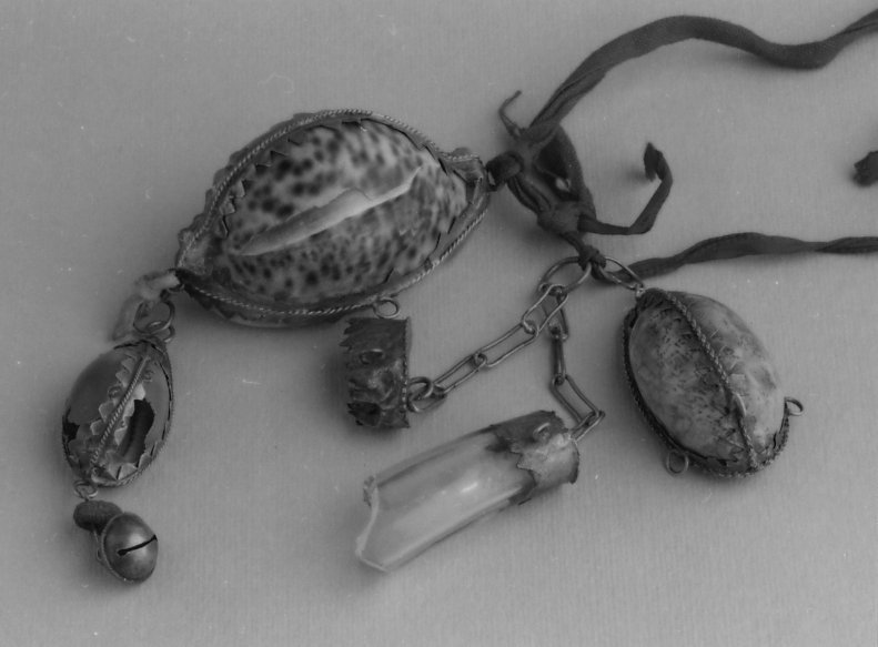 Amuleto, serie
