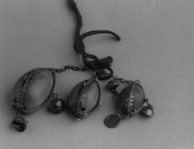 Amuleto, serie