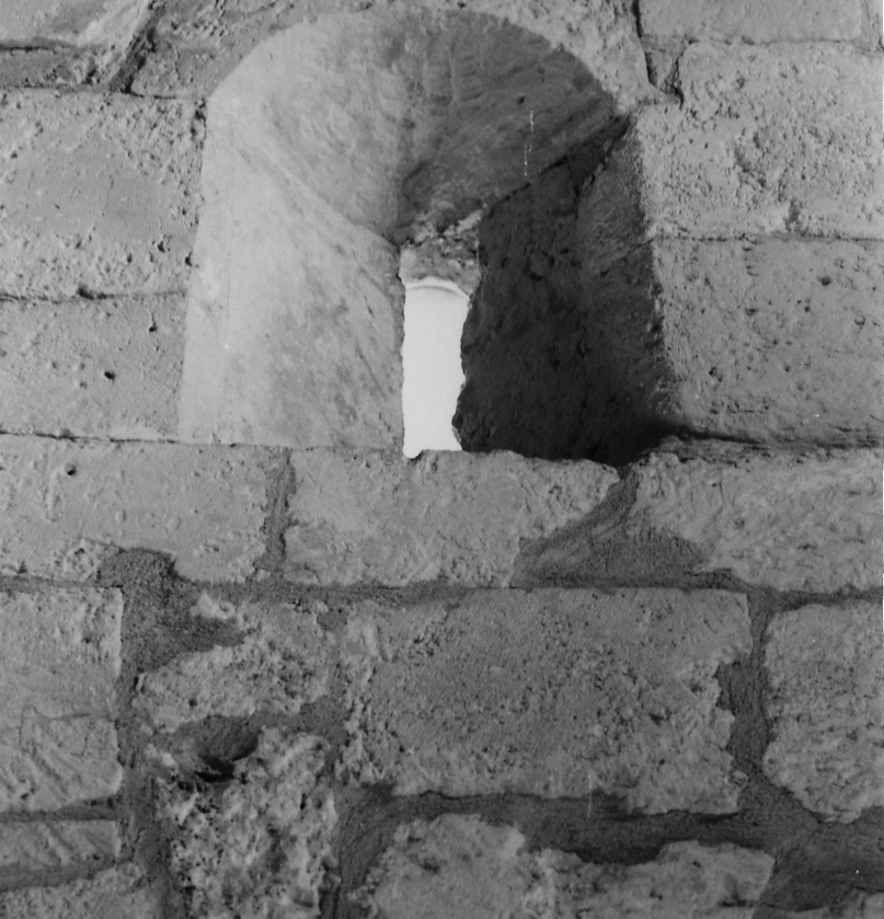 Monofora, serie