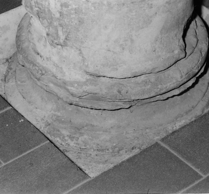 Base di colonna, serie