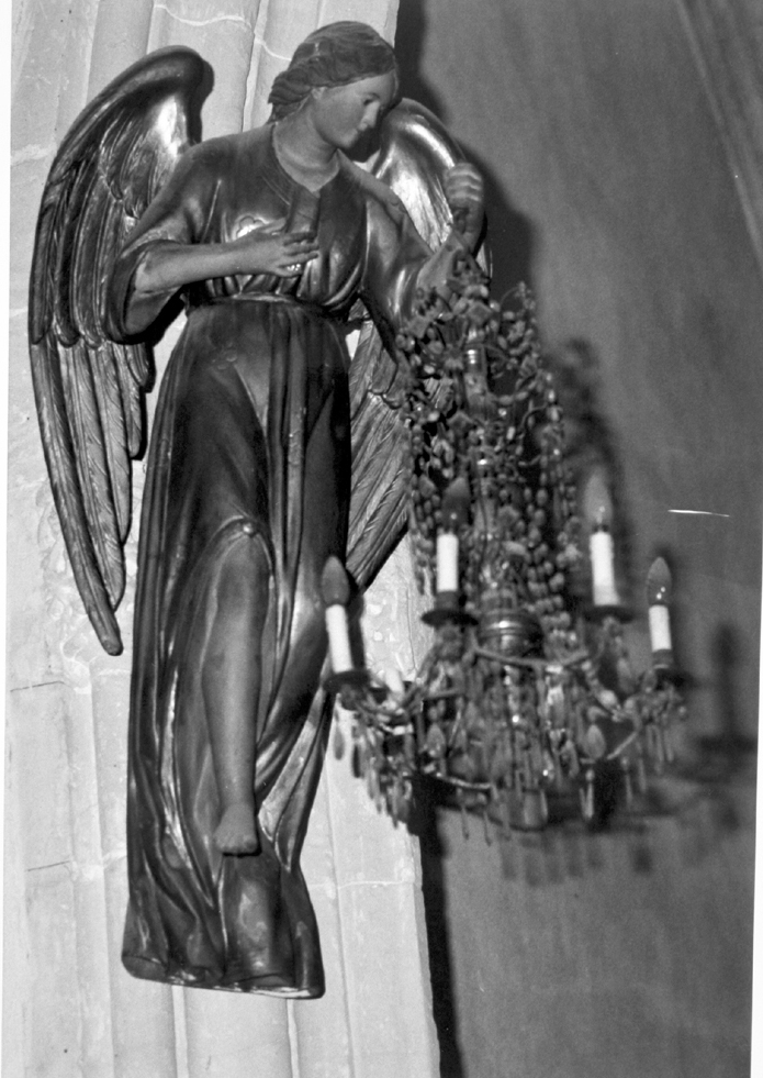 Angelo reggicandelabro (candelabro - a statua)