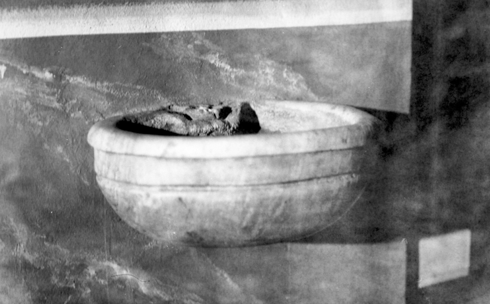 Acquasantiera pensile