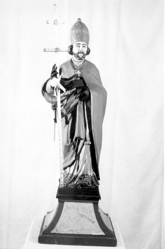 San pietro come primo vescovo di roma (statua)