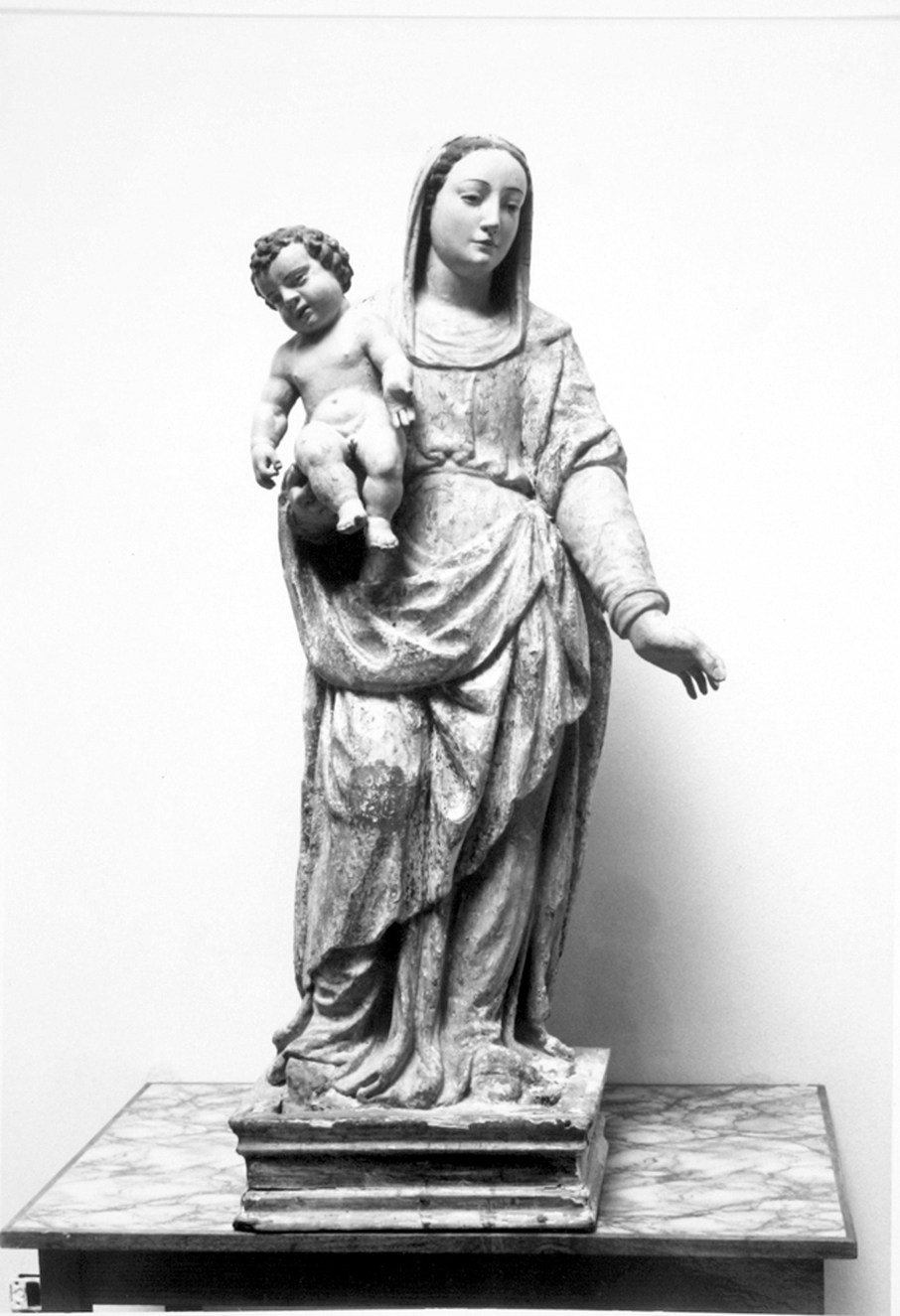 Madonna con bambino (statua)